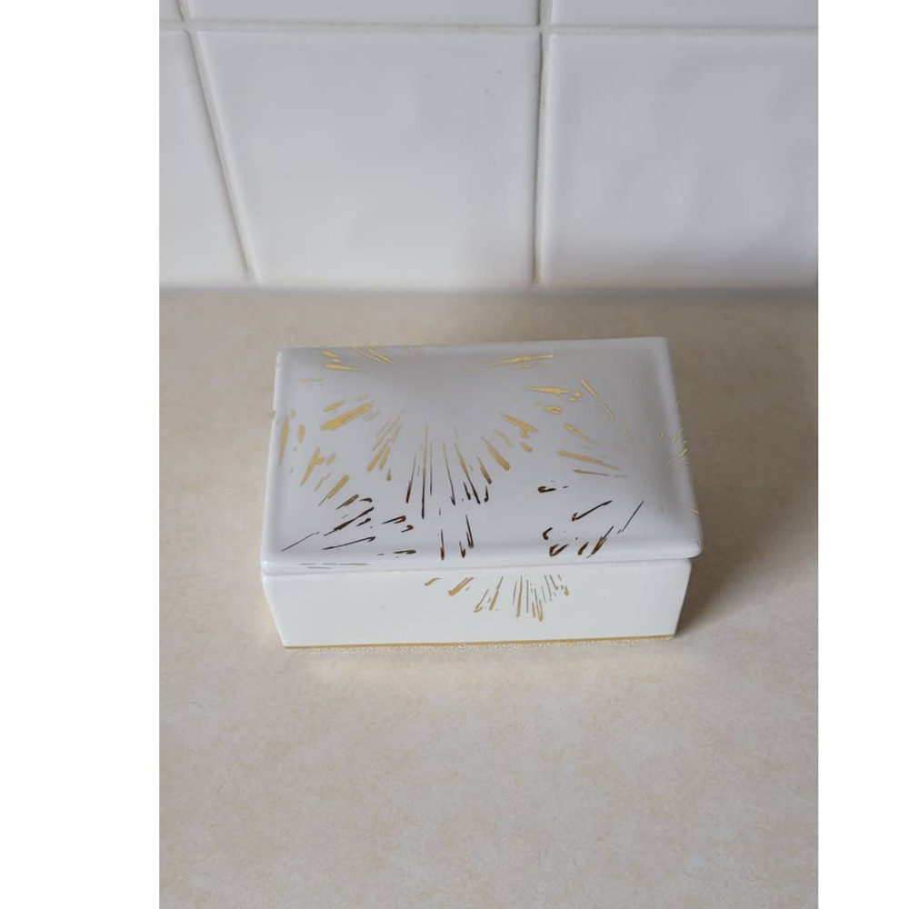 Set of Four White and Gold Trinket Boxes Porcelain 2 Vintage - Picture 9 of 14